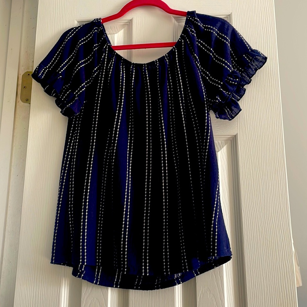 Soft, comfortable, short sleeve shirt with elastic neck